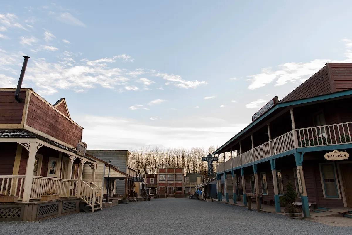 Hallmark’ın Yeni ‘When Calls the Heart’ Öncesi Dizisi ‘Hope Valley: 1874’i Nasıl İzlersiniz?