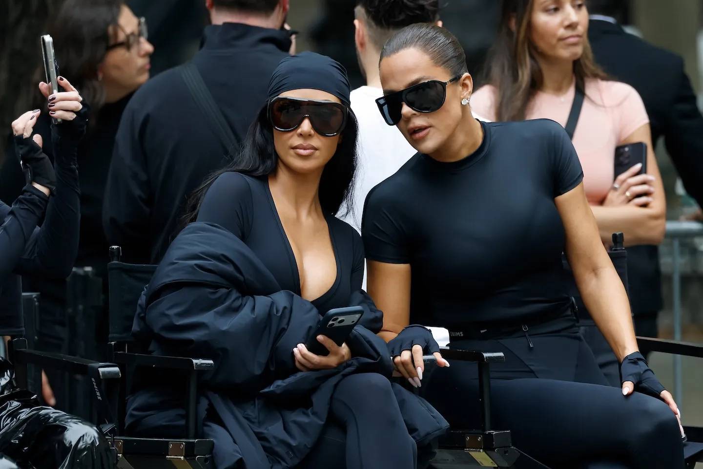 Khloé Kardashian Çocukları Hakkında Sosyal Medya Üzerine Konuştu — Kim Kardashian Muhtemelen Katılmıyor