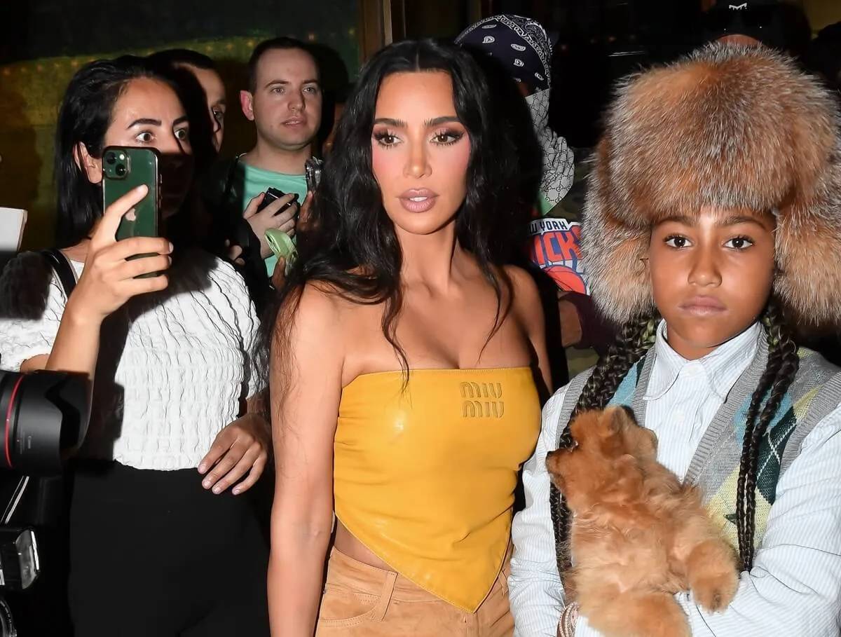 Kim Kardashian Aileyle Noel Fotoğrafı Paylaştı